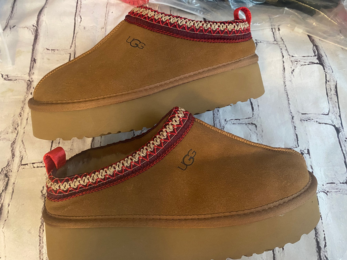 Women size 8 platform Uggs - fits as a women 7