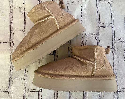 Ugg Mini with Box - Women size 4 - fits as a size Youth 2-2.5