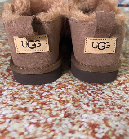 Women UGG Mini Boots Size 9 (Fits as a 7)
