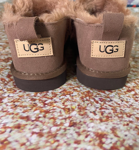 Women UGG Mini Boots Size 9 (Fits as a 7)